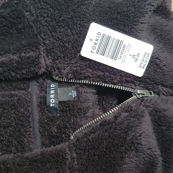 🖤Torrid Faux Fur Bomber Jacket - Picture 6 of 6